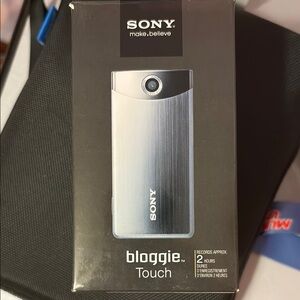 Sony Bloggie Touch in Metallic Silver